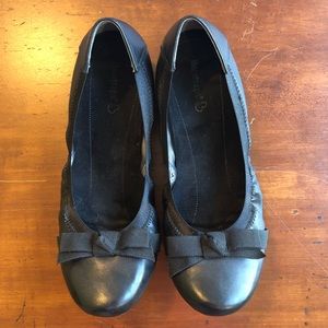 Super cute Bear Traps flats size 7.5